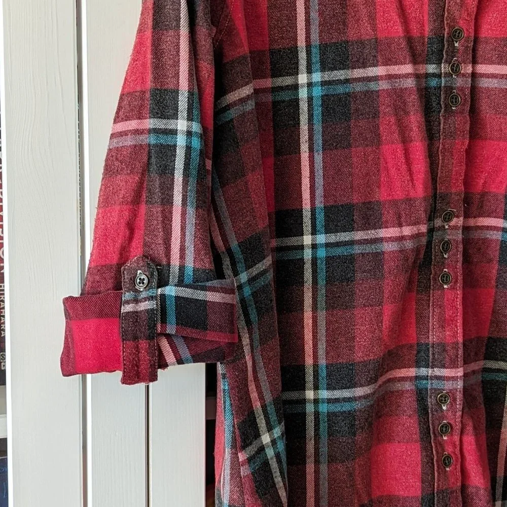 Lightweight Plaid Flannel with Back Lace Panel // Size L // Taylor & Sage - Picture 10 of 10